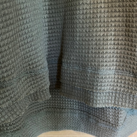 Boutique khaki green waffle knit distressed top nwt - Picture 2 of 3